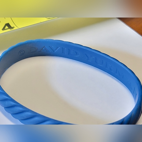 David Yurman Limited Edition Cable Blue Rubber Bracelet 10mm size (Medium) - Picture 2 of 7